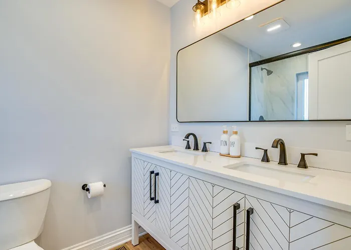 2 Mi To Northwestern: Updated W/ Game Room! Casa de férias Evanston