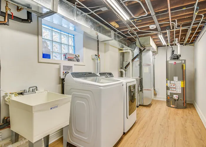 2 Mi To Northwestern: Updated W/ Game Room! Evanston