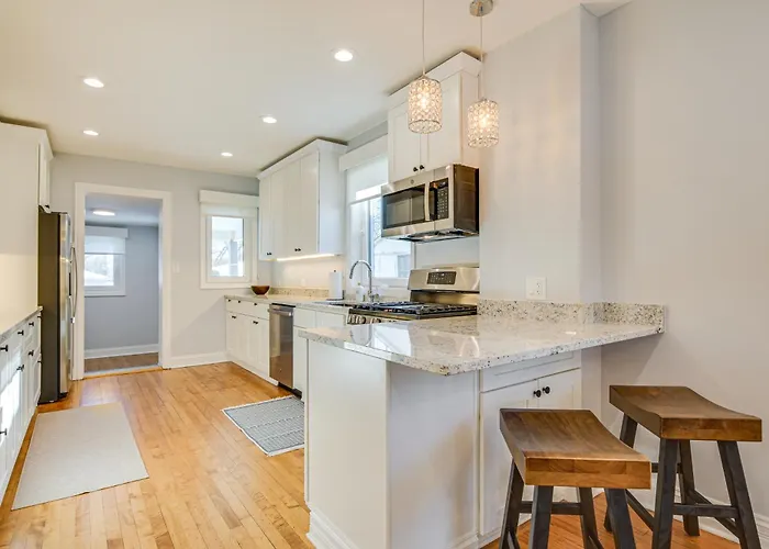 2 Mi To Northwestern: Updated W/ Game Room! Evanston
